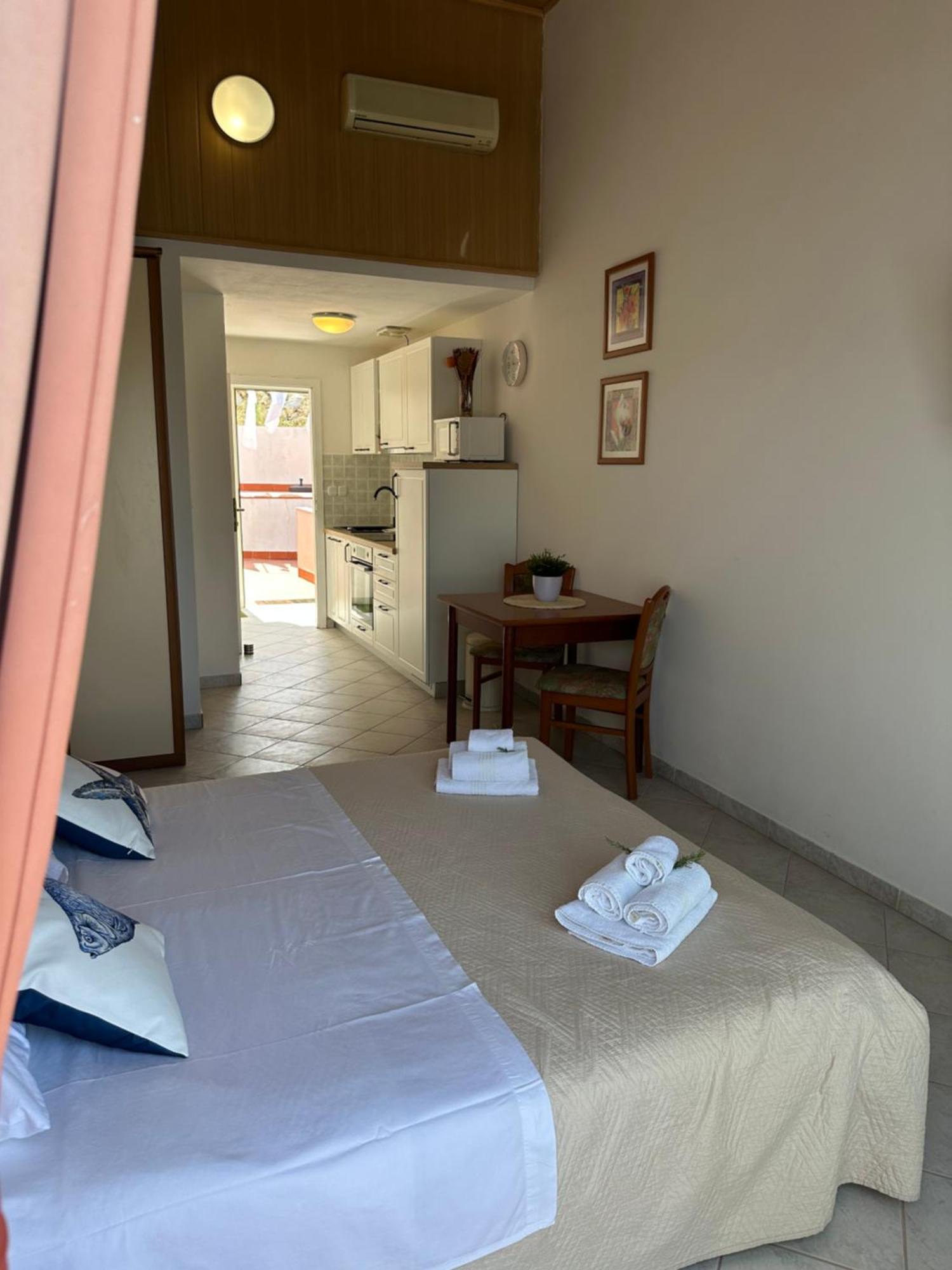 Lastovo Apartments Marija מראה חיצוני תמונה